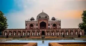 Pre-wedding shoot at Humayun’s Tomb Delhi with Mughal architecture background